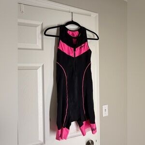 Zoot Women's Black & Hot Pink Front-Zip Tri Suit